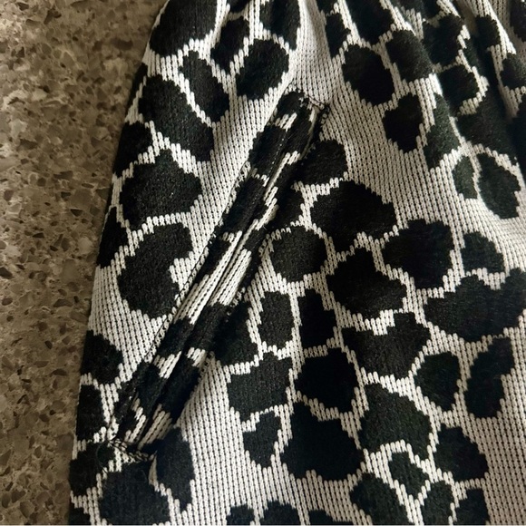 Animal Print Pleated High-Waisted Mini Skirt - Size 1 ⭐🐆 - Picture 6 of 9